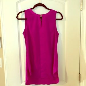 Sleeveless purple/magenta top